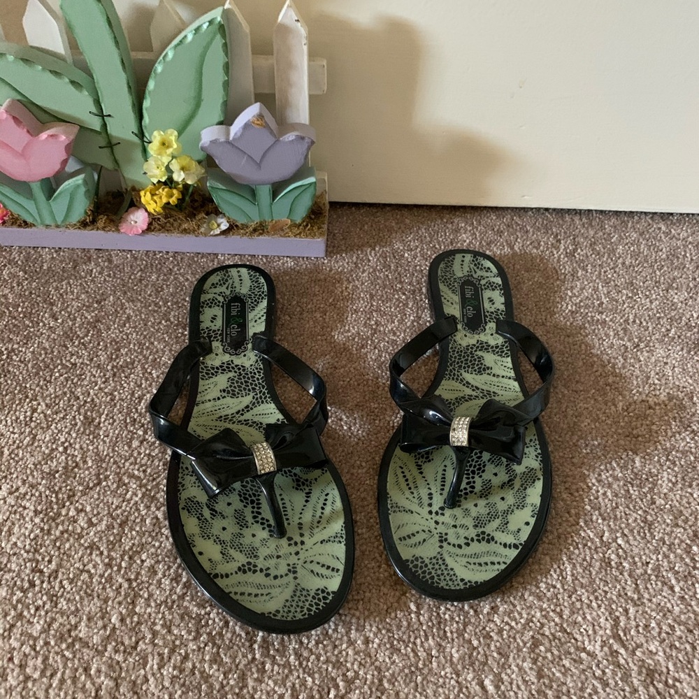 Fibi & Clo Flip-Flops with Rhinestones and Bows